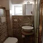 Flat In White 아파트