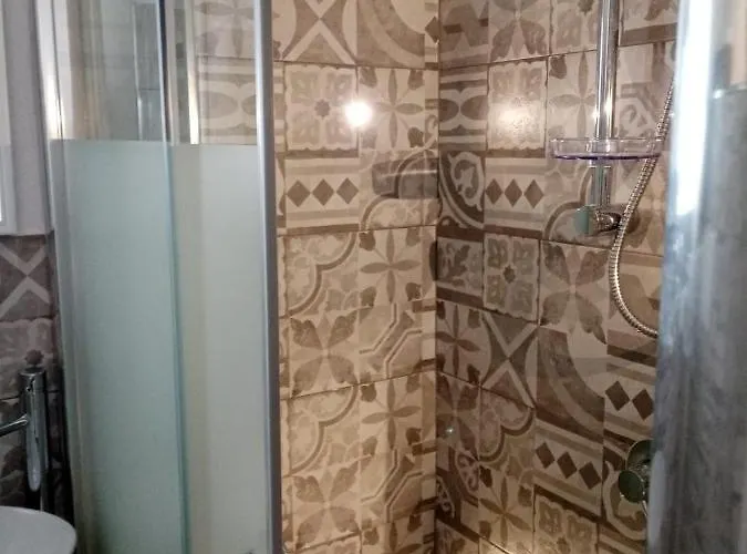 Flat In White 公寓 奥斯图尼