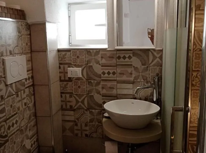 Flat In White 公寓