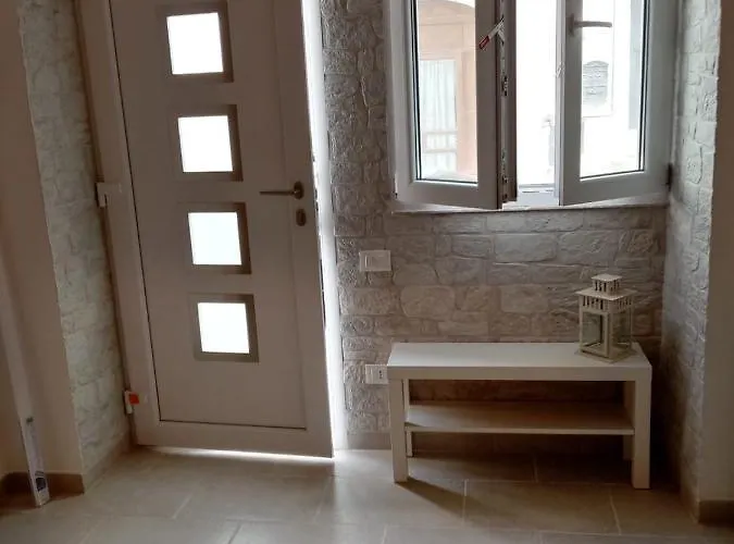 Flat In White 公寓 奥斯图尼